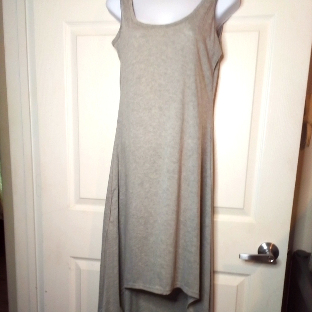 💕 3/!5  Bundle & Save on  Shipping Trendy NWT  Gray Size M High Low Tee Dress